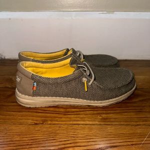 Hey dude youth shoes